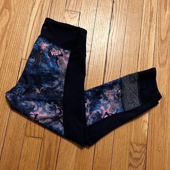 Lululemon size M leggings - Picture 4 of 4